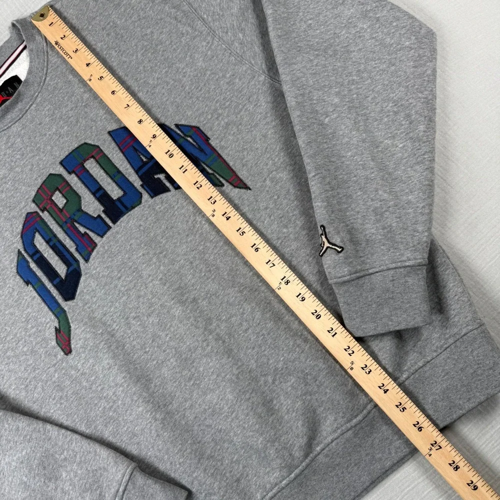 Jordan Mens‎ Plaid Logo Crewneck Sweatshirt Gray Medium Christmas Exclusive